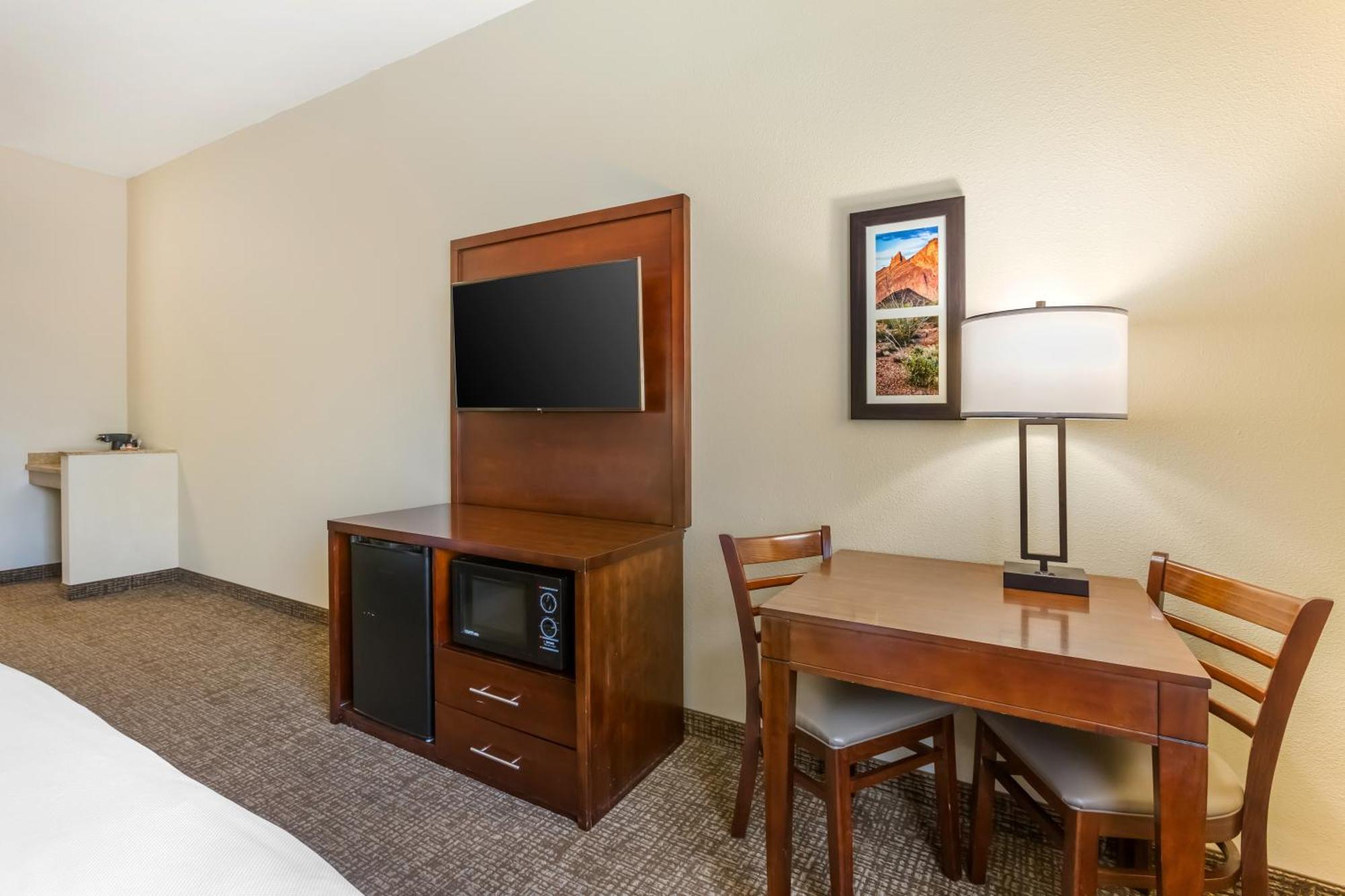 Comfort Inn And Suites Yuma I-8 Exterior photo